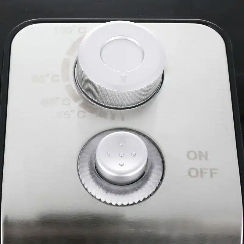 kontroller på hetvattendispenser från Emerio